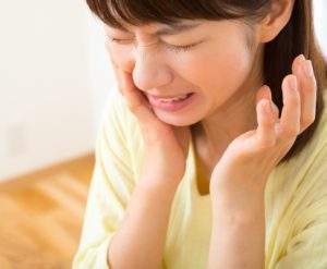 連休中に受診できる歯医者さんはどこ？応急処置も併せて解説！のアイキャッチ